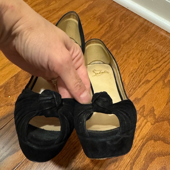 Christian Louboutin Elegant Black Peep Toe Heels - Picture 5 of 11